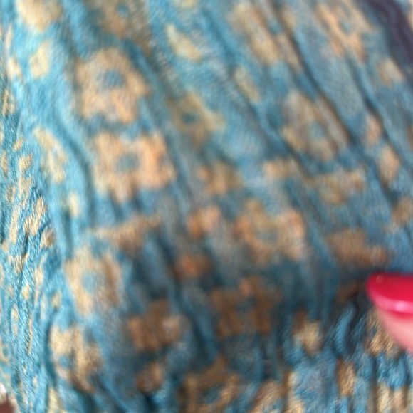 Animal print gauzy soft scarf with fringe - Picture 3 of 3